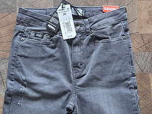 UUED SuperDry super skinny teksad, suurus: W26/L32 (2 foto / 5)