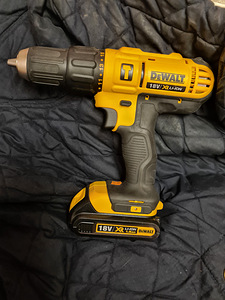 Uus puurDEWALT DCD776 (1 foto / 1)