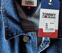 Новая.Tommy Jeans.Джинсовая куртка . Размер S.