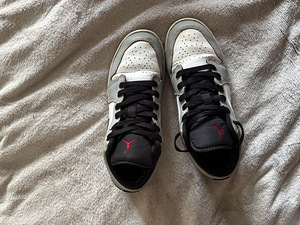 Müün Air Jordan 1 Low tossusid (2 foto / 3)