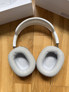 Apple AirPods Max Silver (оригинальные) + коробка (4 фото из 8)