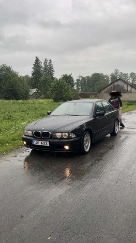 BMW E39 520i 2002