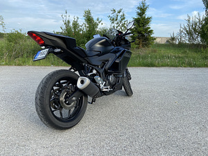 2025 Yamaha R3 (6 фото из 8)