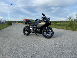 2025 Yamaha R3 (1 фото из 8)