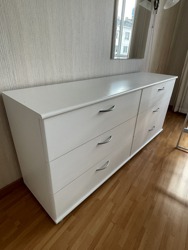 Müüa valge kummut