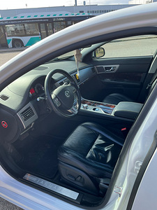 Jaguar XF 3.0D 155kw (8 foto / 15)