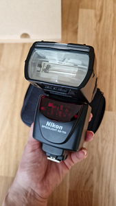 Nikon SB-700 Speedlight Flash (4 foto / 8)