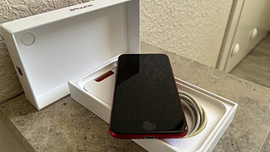 Apple iPhone 8 64GB, Red (1 foto / 8)