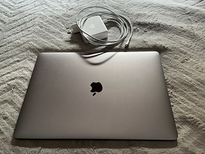 Apple MacBook Pro 15", 2019, i7, 16GB, RUS/ENG (7 foto / 9)