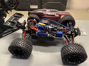 RC puldiauto Traxxas E-Revo VXL, 4WD, 1/16 (5 foto / 6)