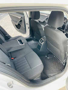 Skoda Octavia (8 foto / 10)