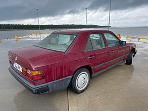 Mercedes Benz 300D W124 1988 (4 foto / 12)