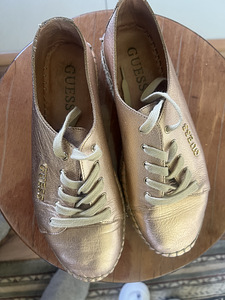 Guess (2 foto / 3)