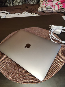 Macbook air 2019 (2 фото из 2)