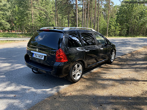 Прокат автомобилей (3 фото из 8)