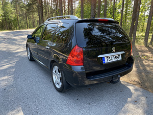 Прокат автомобилей (5 фото из 8)