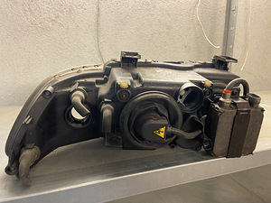 Передняя фара BMW E39 (2 фото из 3)