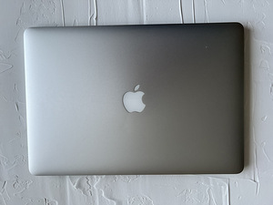 MacBook Pro 15" (2 фото из 9)