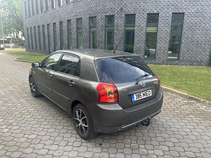 Toyota Corolla (2 фото из 15)