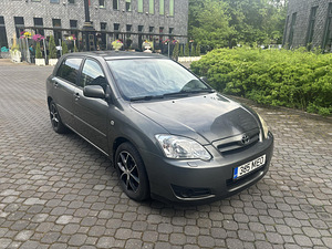 Toyota Corolla (3 фото из 15)