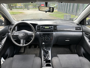 Toyota Corolla (8 фото из 15)
