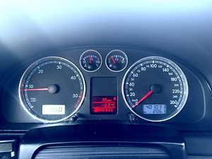 Volkswagen Passat 1.9 Автомат (13 фото из 15)
