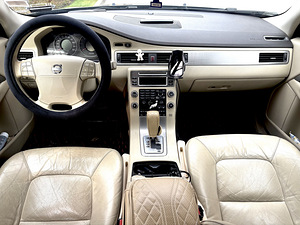 Volvo XC70 (9 фото из 15)