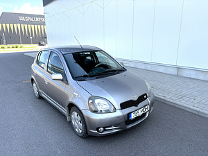 Toyota Yaris (1 foto / 15)