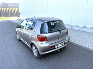 Toyota Yaris (4 foto / 15)