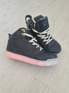 Vilkuvate taldadega Sketchers tossud s38 (4 foto / 4)