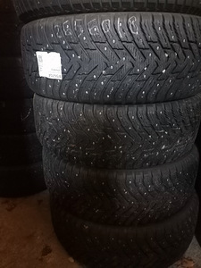 Продам комплект шипованной резины 265/60/R18 Nokian hakka 8 (1 фото из 1)