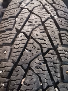 205/75/16C Nokian Hakka C3, protektor 8mm naelad (2 foto / 2)