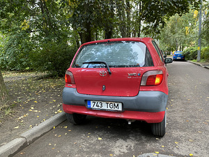 Toyota Yaris 1.0 Bensiin (4 foto / 9)