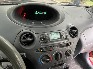 Toyota Yaris 1.0 Bensiin (6 foto / 9)