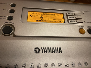 Синтезатор YAMAHA PSR-E313 (5 фото из 9)