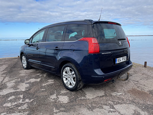 Peugeot 5008 DIISEL / AUTOMAT / PANORAMA (4 фото из 15)