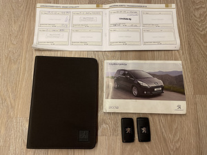 Peugeot 5008 DIISEL / AUTOMAT / PANORAMA (15 фото из 15)