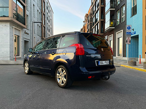 Peugeot 5008 DIISEL / AUTOMAAT / PANORAAM / TÜ 02.2025 (5 foto / 15)
