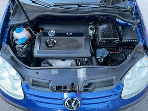 VOLKSWAGEN GOLF 5 / ÜV 04.2025 / AVARIIVABA (8 foto / 15)