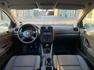 VOLKSWAGEN GOLF 5 / 1 OMANIK / ÜV 08.2025 (10 foto / 15)