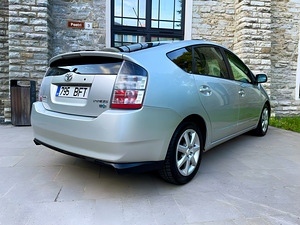 TOYOTA PRIUS / HYBRID / ATM / РЕГ.СБОР ОПЛАЧЕНТ / ТО 07.2026 (3 фото из 15)