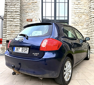 TOYOTA AURIS / COMFORT (3 фото из 15)