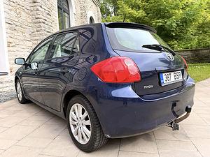 TOYOTA AURIS / COMFORT (4 фото из 15)