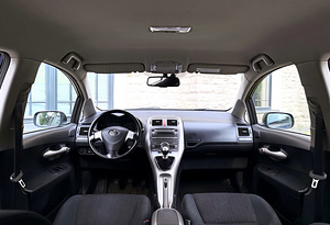 TOYOTA AURIS / COMFORT (8 фото из 15)