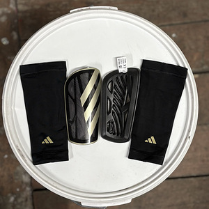 Adidas säärekaitsmed (3 foto / 4)