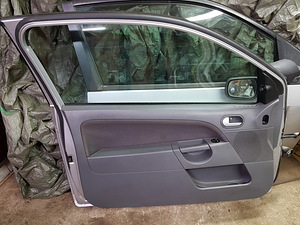 Ford Fiesta varuosadena (8 foto / 9)