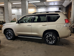Toyota Land Cruiser (6 foto / 9)