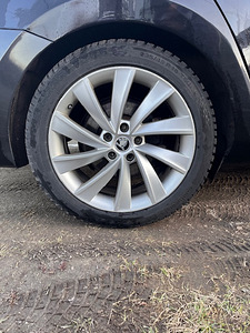 ŠKODA Superb (8 foto / 12)