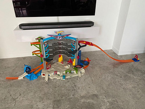 Hot wheels kõige suurem parkla helide ja valgustusega! (2 foto / 2)