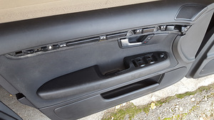 Audi A4 B6 S-line uksepolstrid (7 foto / 10)